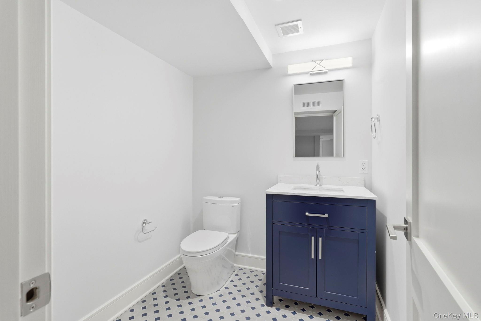 39 A Barlow Lane Rye, NY 10580 - Photo 36 of 43 Lower-Level Powder Room