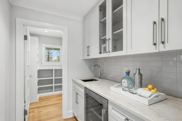 $3,595,000 | 39 A Barlow Lane, Rye, NY 10580