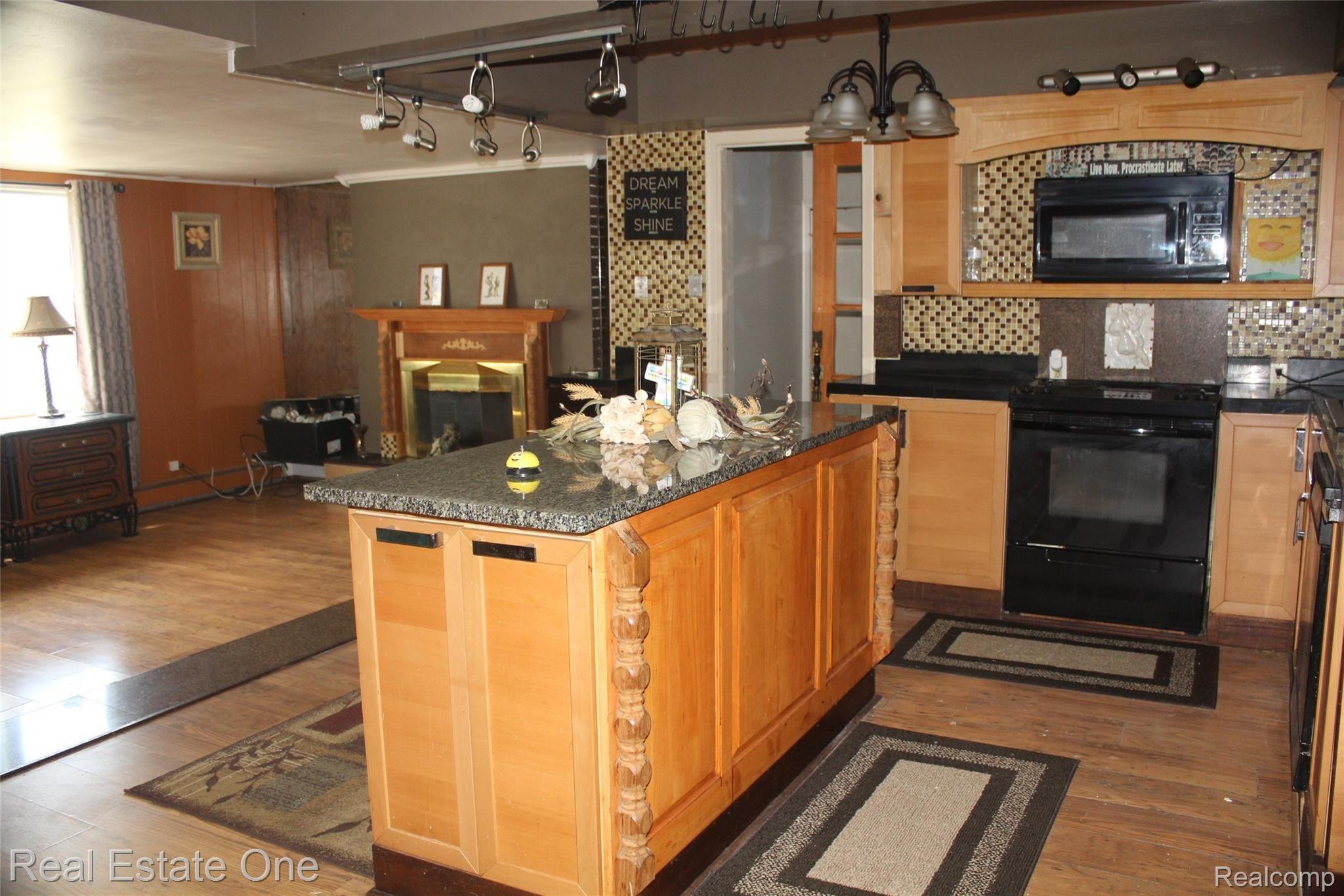 29223 Spring Farmington, MI 48334 - Photo 10 of 29 IMG_6271.JPG