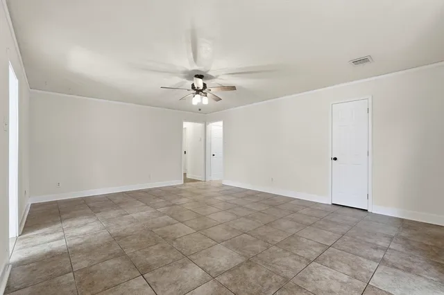 $2,500 | 2518 Henderson Lane, Deer Park, TX 77536