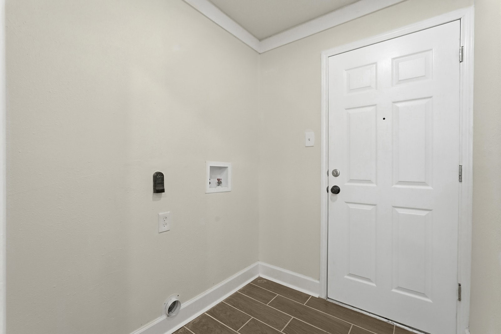 2518 Henderson Lane Deer Park, TX 77536 - Photo 16 of 28 a view of a bathroom