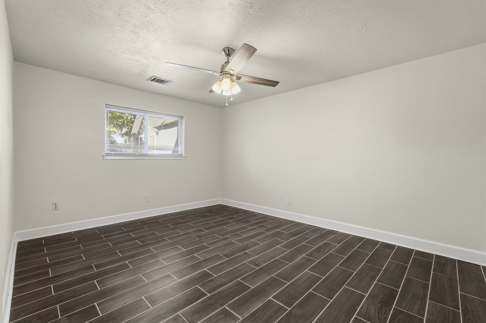 2518 Henderson Lane Deer Park, TX 77536 - Photo 17 of 28 an empty room with a window and ceiling fan