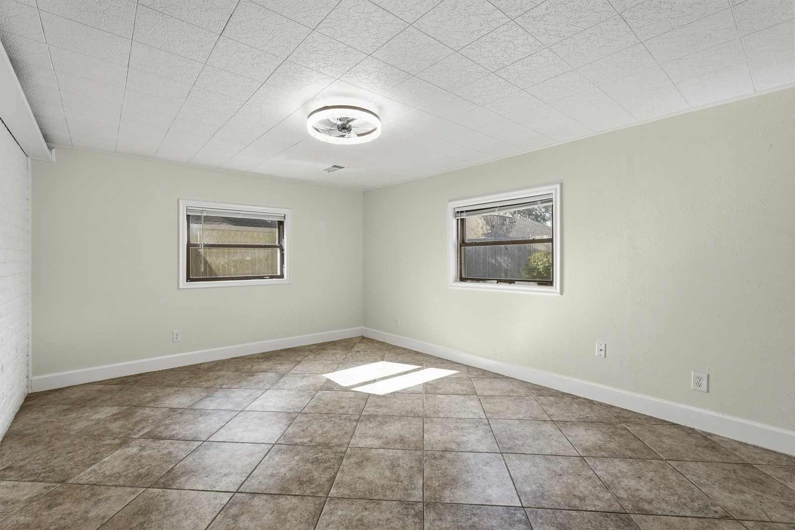 2518 Henderson Lane Deer Park, TX 77536 - Photo 20 of 28 an empty room with windows