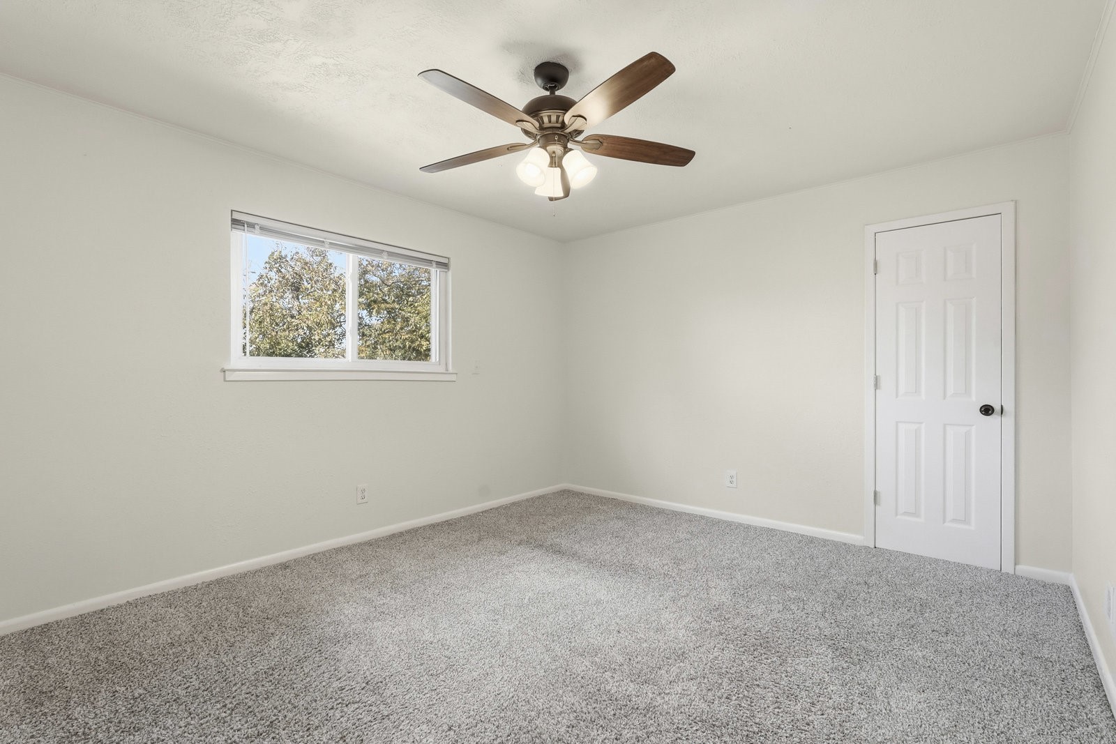 2518 Henderson Lane Deer Park, TX 77536 - Photo 24 of 28 a view of an empty room with a ceiling fan