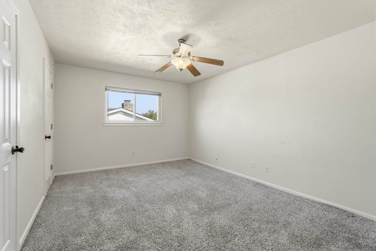 2518 Henderson Lane Deer Park, TX 77536 - Photo 26 of 28 an empty room with windows and fan