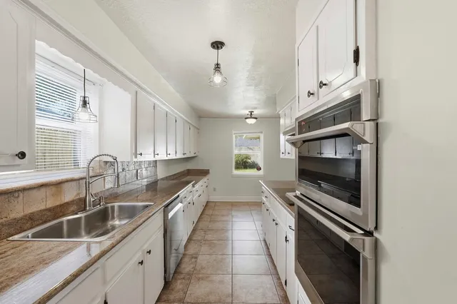 $2,500 | 2518 Henderson Lane, Deer Park, TX 77536