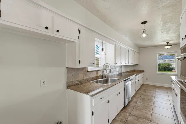 $2,500 | 2518 Henderson Lane, Deer Park, TX 77536