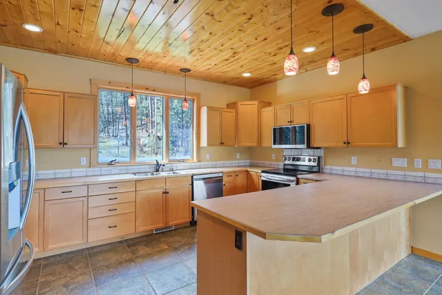 $1,320,000 | 23612 North Westlake Drive, Nine Mile Falls, WA 99026