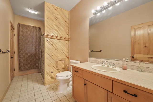 $1,320,000 | 23612 North Westlake Drive, Nine Mile Falls, WA 99026