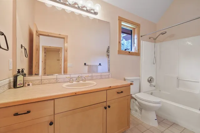 $1,320,000 | 23612 North Westlake Drive, Nine Mile Falls, WA 99026