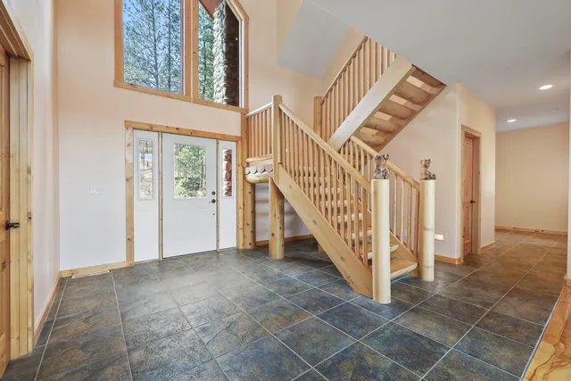 $1,320,000 | 23612 North Westlake Drive, Nine Mile Falls, WA 99026
