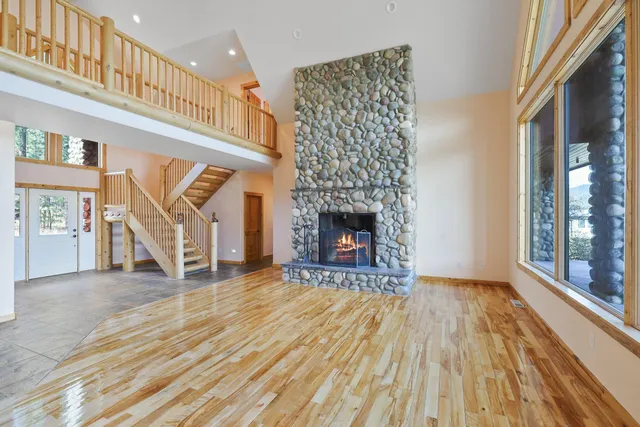 $1,320,000 | 23612 North Westlake Drive, Nine Mile Falls, WA 99026