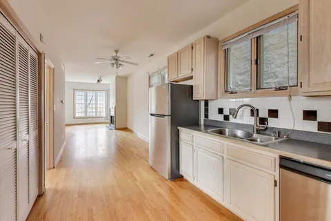 $2,400 | 1423 West Cortez Street, Unit 2, Chicago, IL 60642