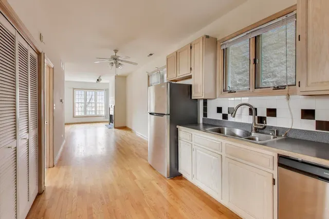 $2,400 | 1423 West Cortez Street, Unit 2, Chicago, IL 60642