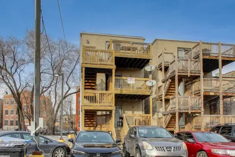$2,400 | 1423 West Cortez Street, Unit 2, Chicago, IL 60642