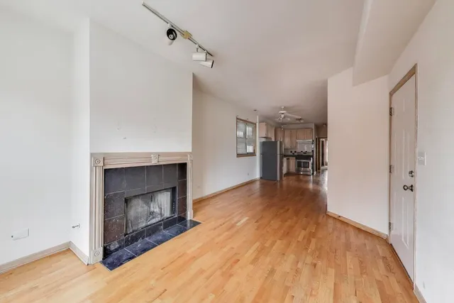 $2,400 | 1423 West Cortez Street, Unit 2, Chicago, IL 60642