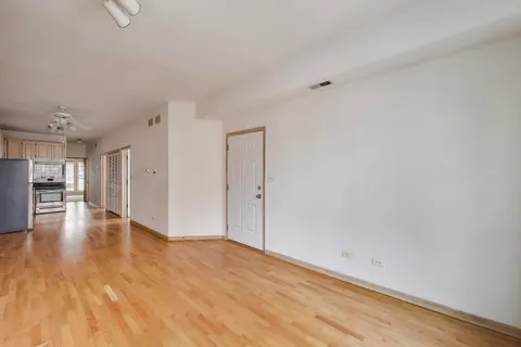 $2,400 | 1423 West Cortez Street, Unit 2, Chicago, IL 60642