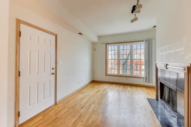 $2,400 | 1423 West Cortez Street, Unit 2, Chicago, IL 60642