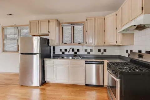 $2,400 | 1423 West Cortez Street, Unit 2, Chicago, IL 60642