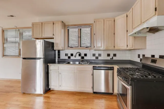 $2,400 | 1423 West Cortez Street, Unit 2, Chicago, IL 60642