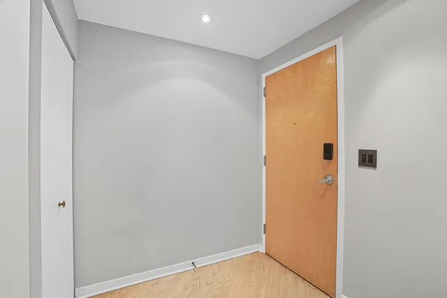 $415,000 | 3550 West Montrose Avenue, Unit 107, Chicago, IL 60618