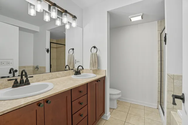 $415,000 | 3550 West Montrose Avenue, Unit 107, Chicago, IL 60618