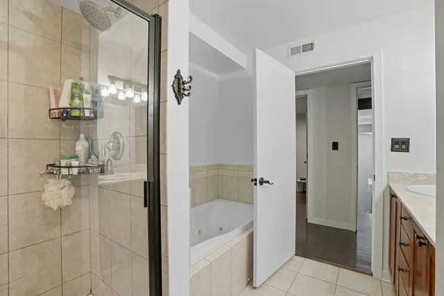 $415,000 | 3550 West Montrose Avenue, Unit 107, Chicago, IL 60618