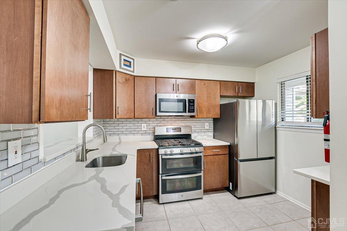 11 Tulip Court Edison, NJ 08820 - Photo 12 of 47