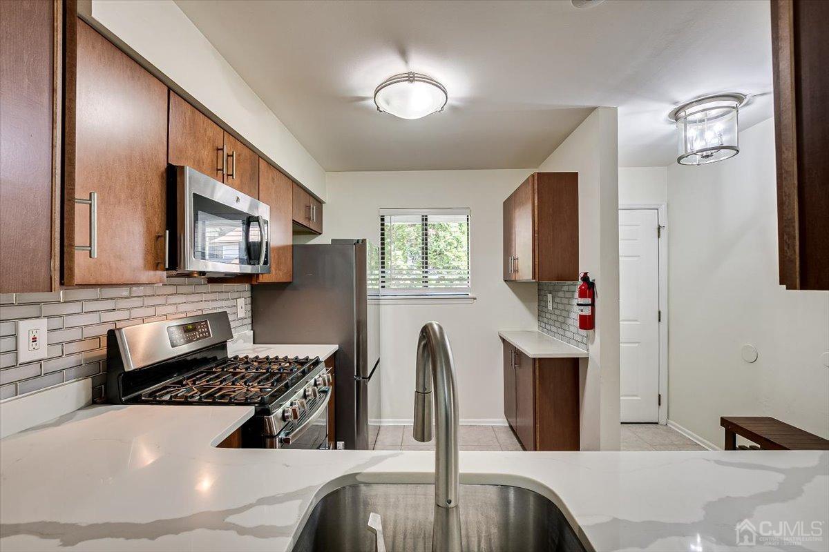 11 Tulip Court Edison, NJ 08820 - Photo 16 of 47