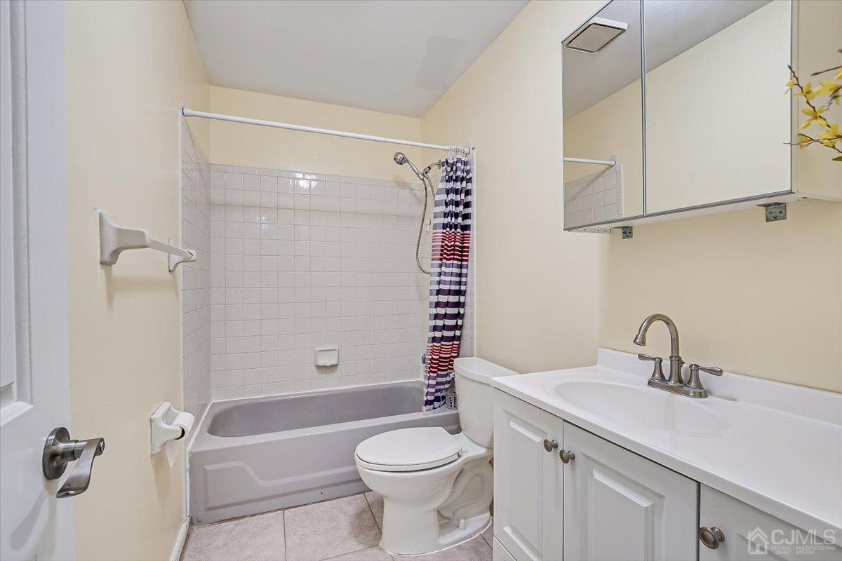 11 Tulip Court Edison, NJ 08820 - Photo 35 of 47