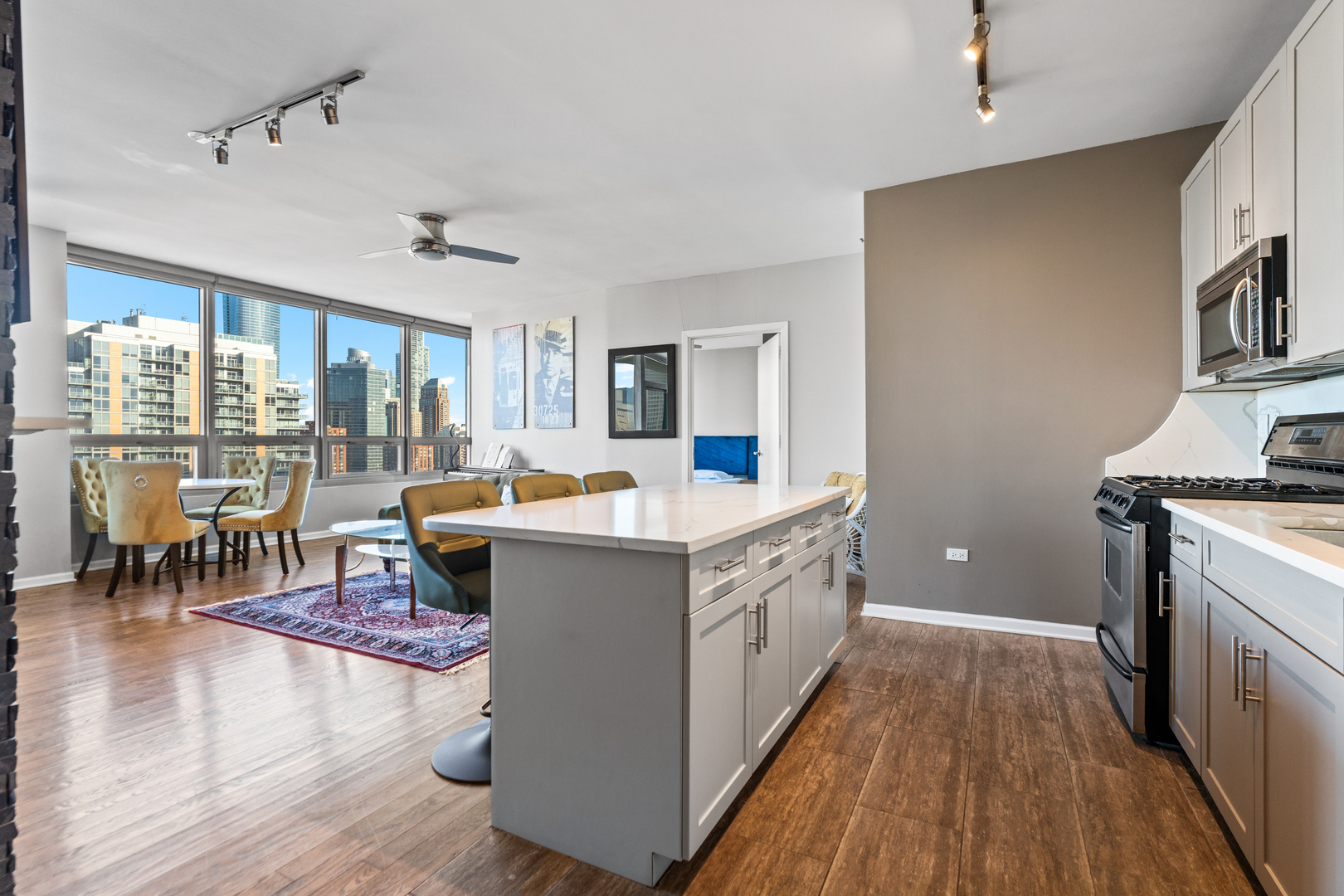 701 South Wells Street, Unit 2302 Chicago, IL 60607 - Photo 7 of 18