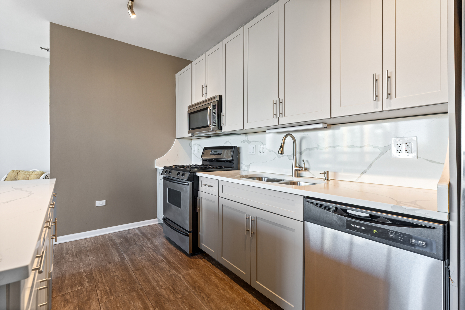 701 South Wells Street, Unit 2302 Chicago, IL 60607 - Photo 8 of 18