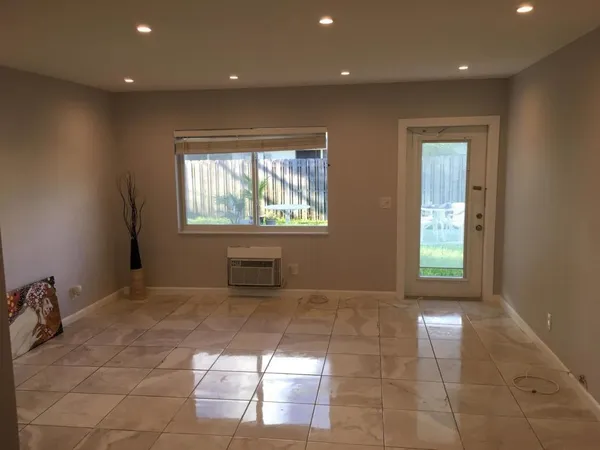 $1,500 | 301 East McNab Road, Unit 103, Pompano Beach, FL 33060