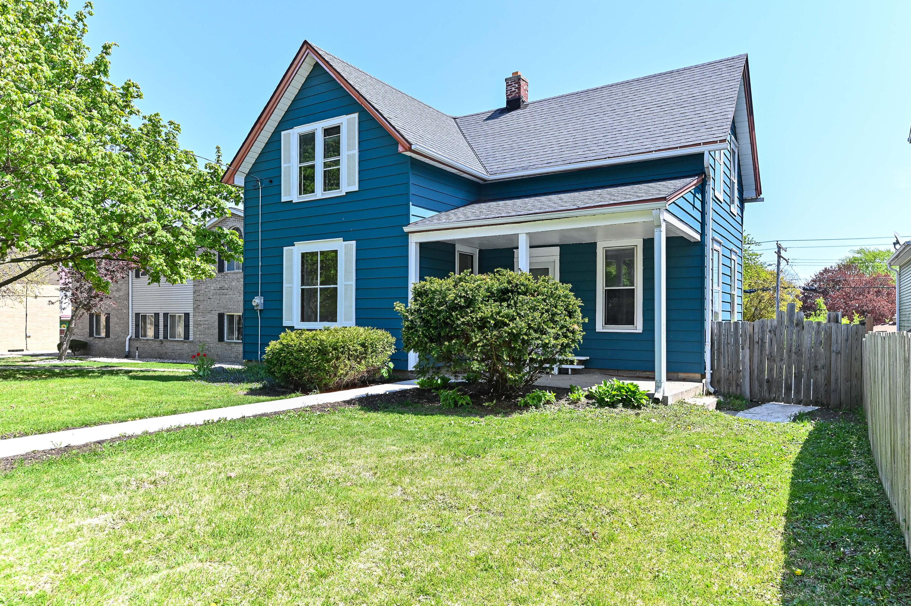3270 South 92nd Street Milwaukee, WI 53227 - Photo 2 of 30 Front