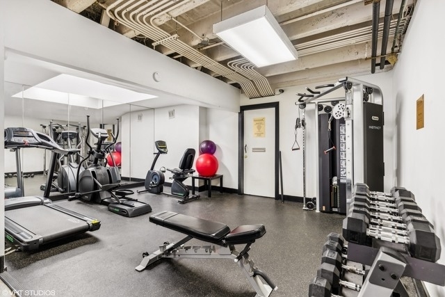 647 West Sheridan Road, Unit 1E Chicago, IL 60613 - Photo 17 of 17 a view of a room with gym equipment