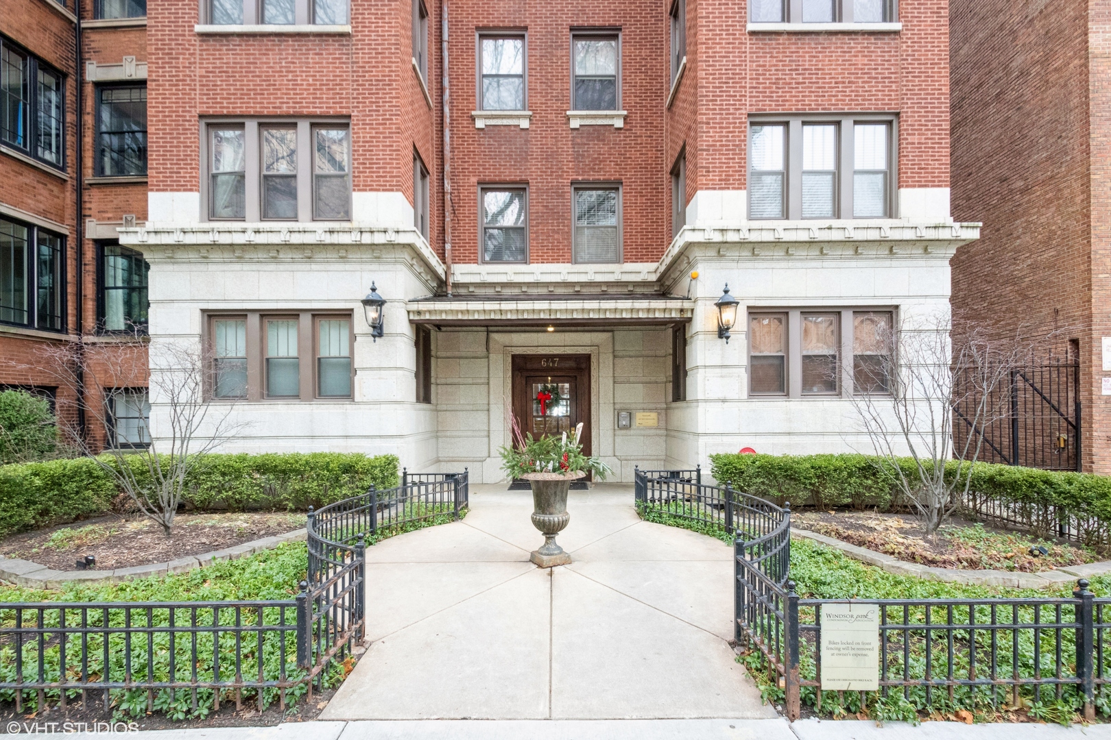 647 West Sheridan Road, Unit 1E Chicago, IL 60613 - Photo 2 of 17 a front view of a building with garden