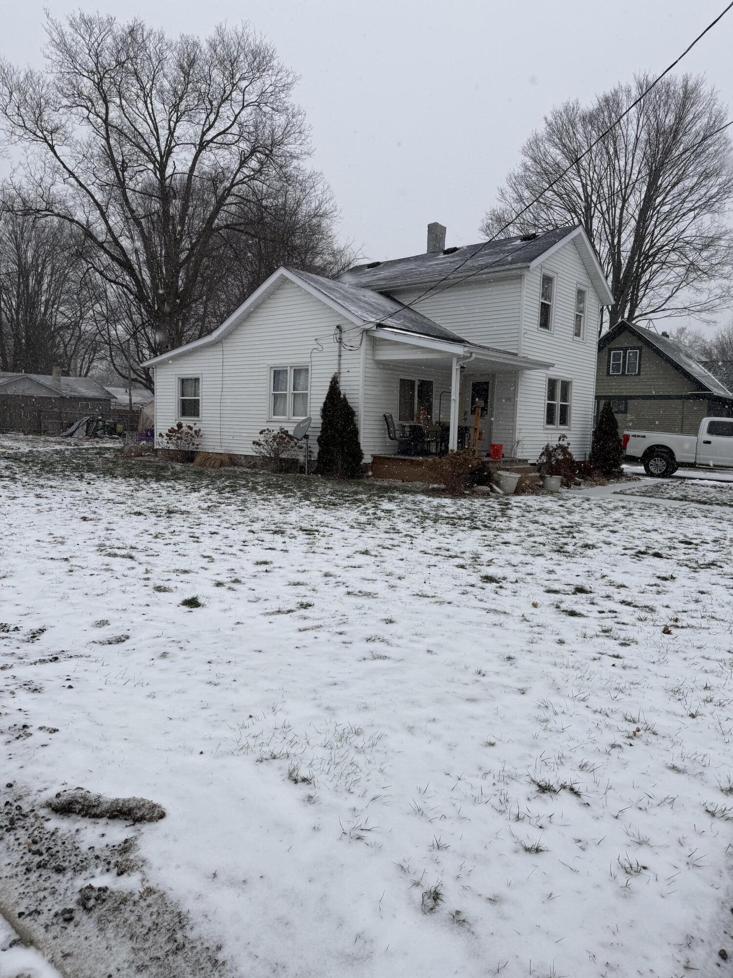 108 North Lincoln Avenue Three Rivers, MI 49093 - Photo 2 of 3 IMG_0423