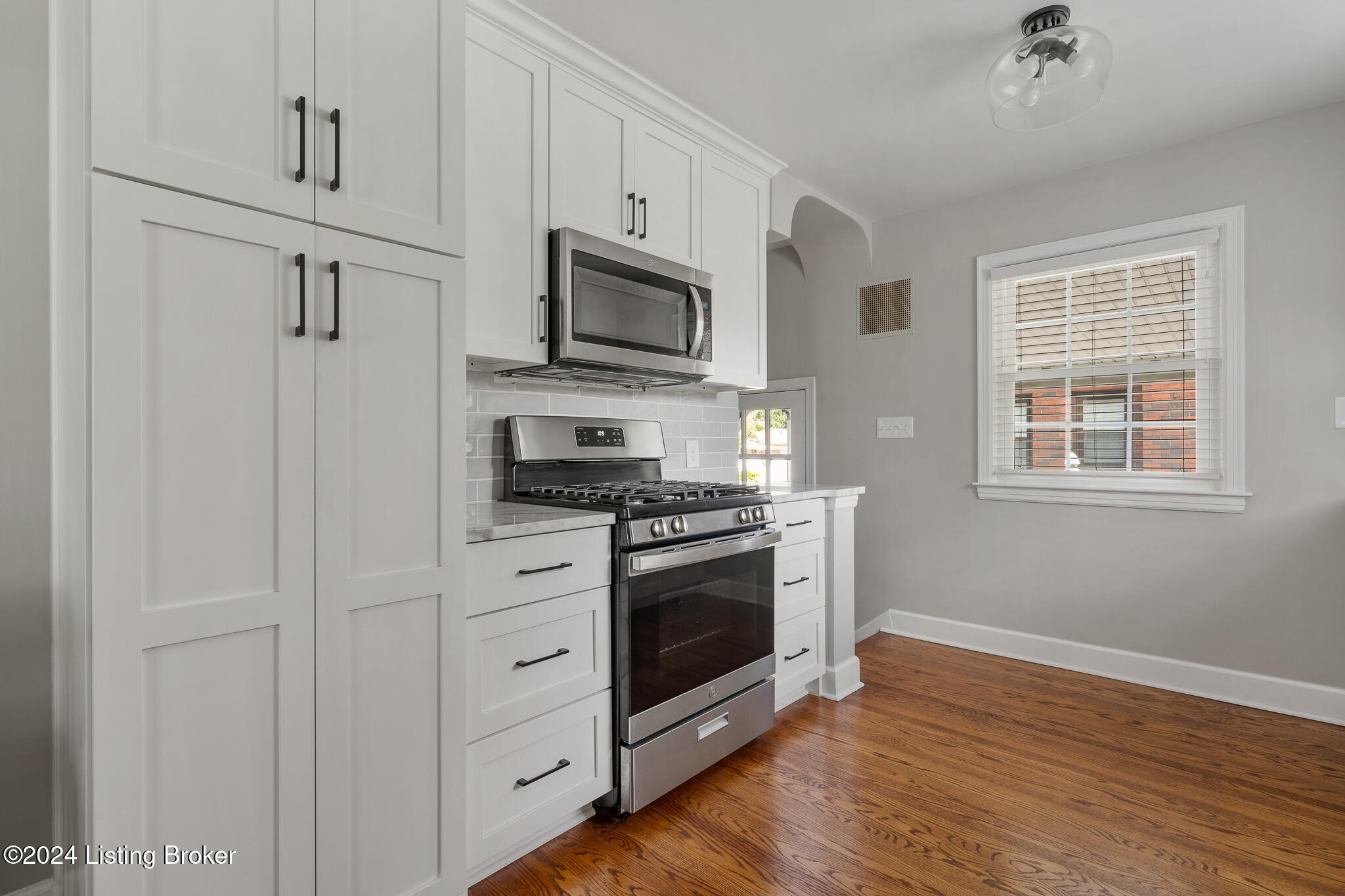 3707 Hughes Road Louisville, KY 40207 - Photo 12 of 30 3707 Hughes Rd-24