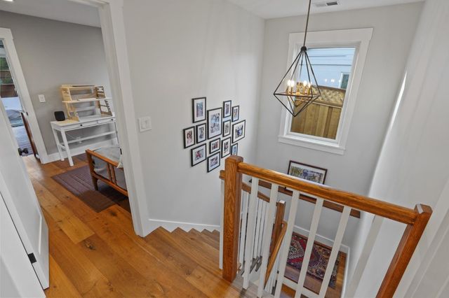 a view of entryway with furniture