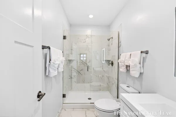 $749,900 | 209 Clinton Avenue, Grand Haven, MI 49417