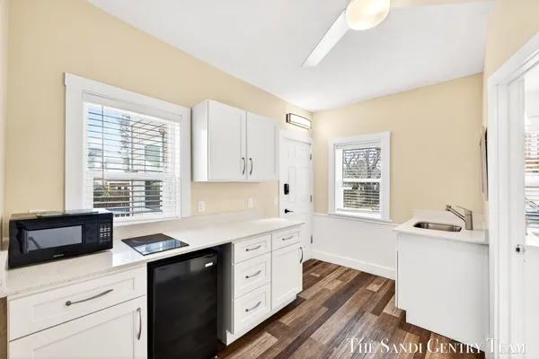 $749,900 | 209 Clinton Avenue, Grand Haven, MI 49417