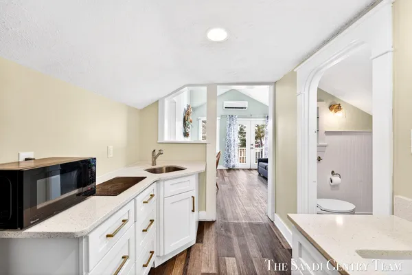 $749,900 | 209 Clinton Avenue, Grand Haven, MI 49417