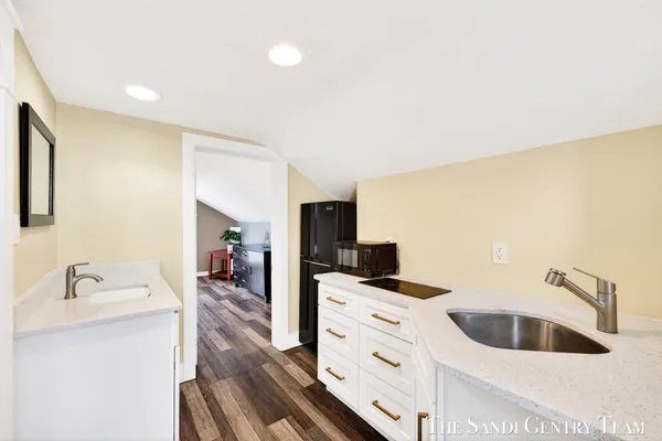$749,900 | 209 Clinton Avenue, Grand Haven, MI 49417