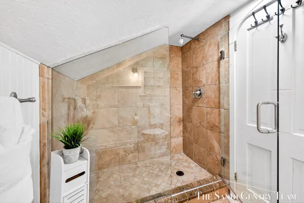 $749,900 | 209 Clinton Avenue, Grand Haven, MI 49417
