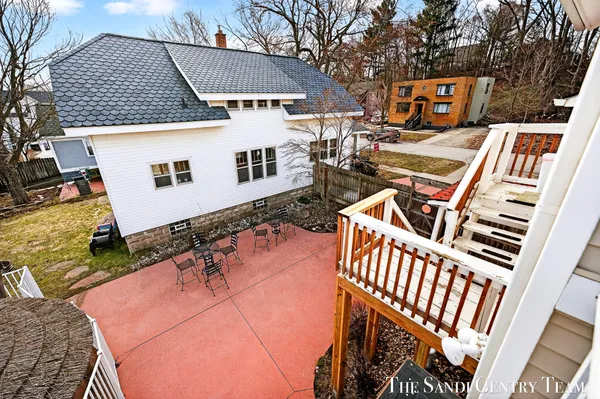 $749,900 | 209 Clinton Avenue, Grand Haven, MI 49417