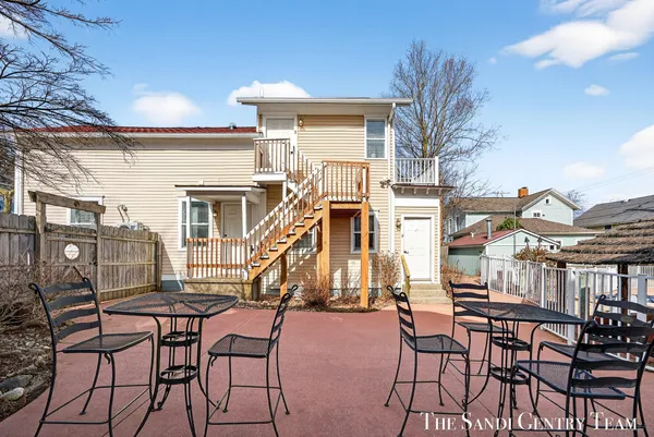 $749,900 | 209 Clinton Avenue, Grand Haven, MI 49417