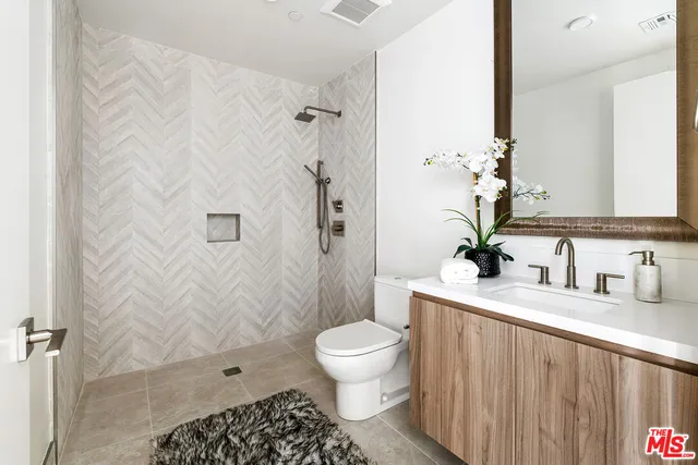 $10,000 | 3651 Regal Place, Unit 303, Los Angeles, CA 90068