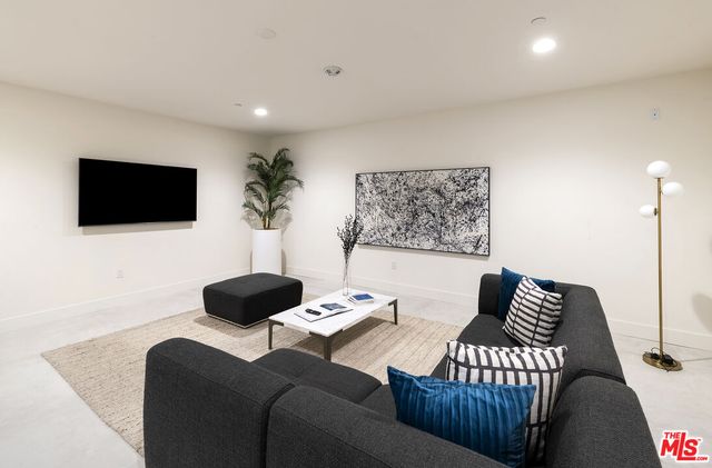 $10,000 | 3651 Regal Place, Unit 303, Los Angeles, CA 90068