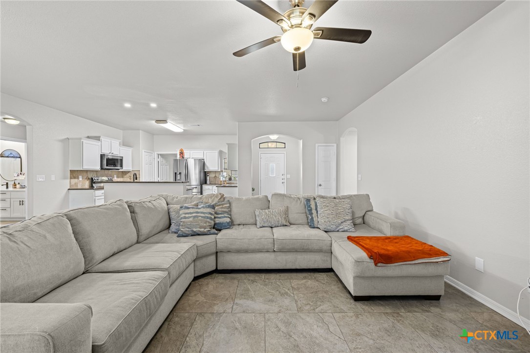 4712 Ramhorn Killeen, TX 76542 - Photo 4 of 27 a living room with furniture and kitchen view