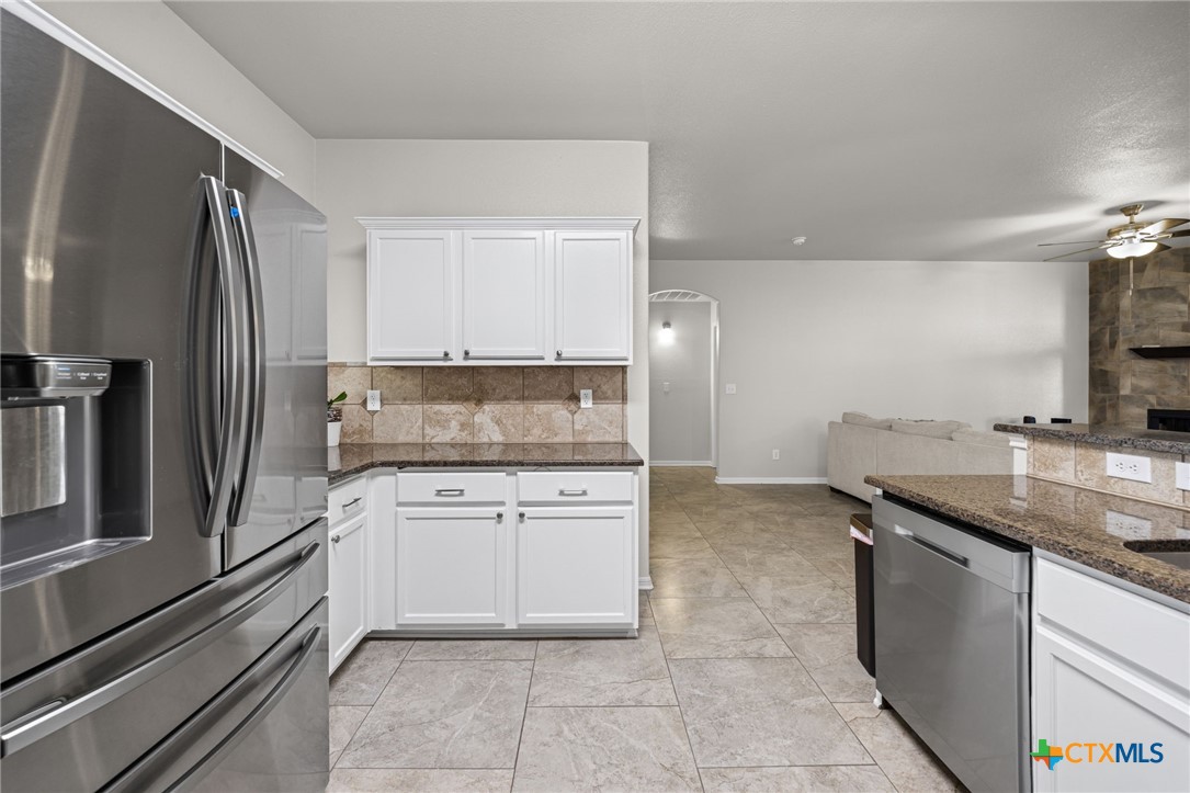 4712 Ramhorn Killeen, TX 76542 - Photo 8 of 27 a kitchen with a sink stove and refrigerator